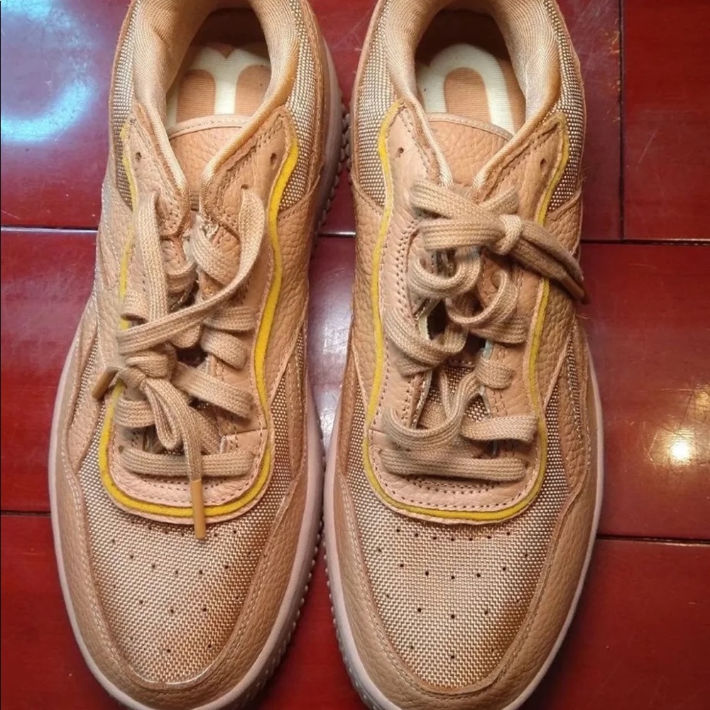 Victoria Beckham Reebok sneakers - Picture 2 of 10